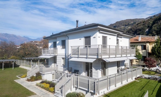 Dervio Villa | Villa Sunrise with pool and large private garden - few step from the beach