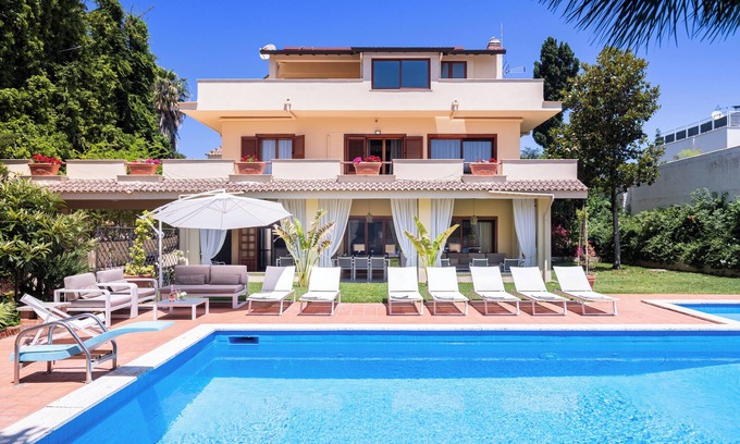 Palermo Villa | Villa surrounded by greenery with private pool, ideal for families and friends