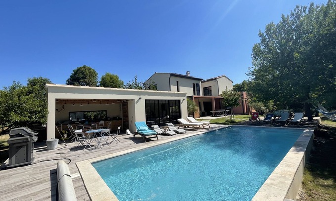 Uchaux Villa | Villa surrounded by vineyards: modernity, calm and rest