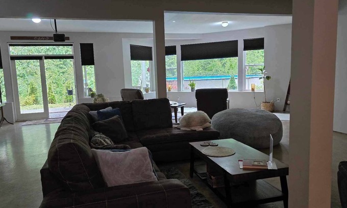 North Bend Villa | Villa Two Peaks Getaway - Spacious apartment