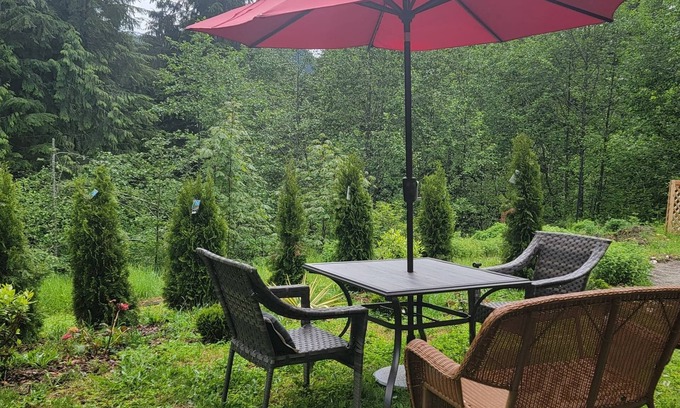 North Bend Villa | Villa Two Peaks Getaway - Beautiful spacious apartment