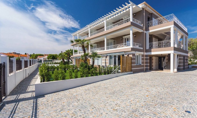Villeneuve-Loubet Apartment | Villa Velvet