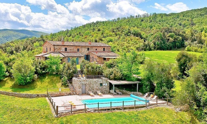 Bibbona Villa | Villa Verbena: A characteristic and welcoming two-story villa surrounded by meadows and by green hills, with Free WI-FI.