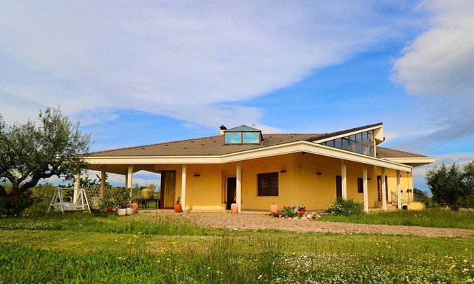 Ortona Villa | Villa with large garden 10 minutes from the beach