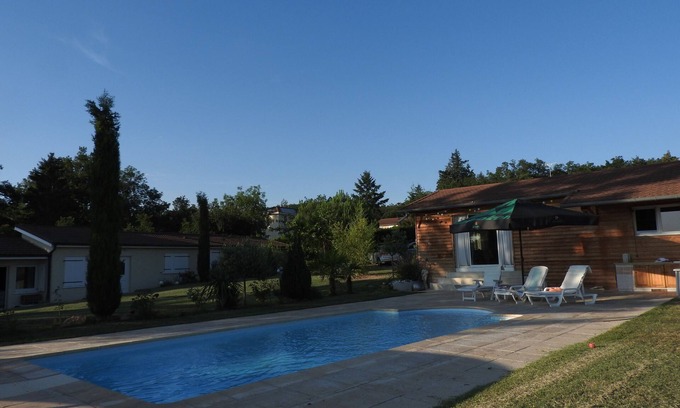 Salvizinet House | Villa with pool and open view, located towards Lyon .