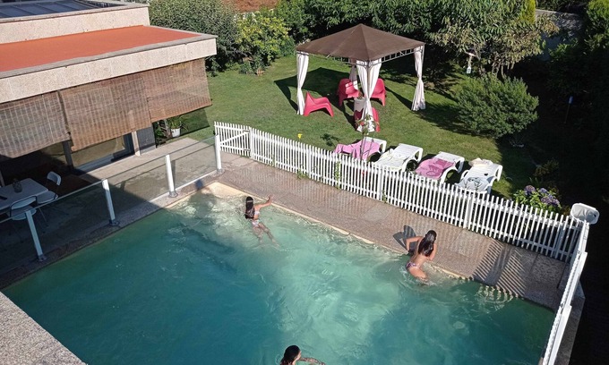 Santa Cristina de Cobres House | Villa with pool and fun Ría de Vigo