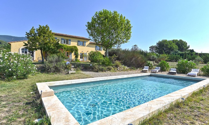 Cucuron House | Villa with pool and garden