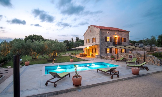 Skrbcici Villa | Villa with pool, courtyard, olive garden, sea view -TRAVELER Reiseburo Krk - ID 2147