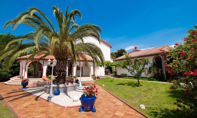 Cancini Villa | VILLA WITH PRIVATE POOL & LARGE GARDEN IN POREC