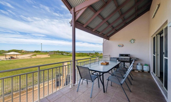 Ledge Point House | Villa with resort amenities