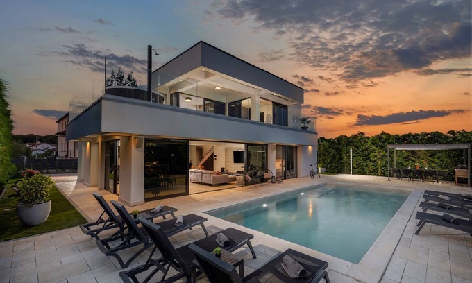 Krizine Villa | Villa Zorina heated pool, Jacuzzi & sauna, private parking, pet friendly