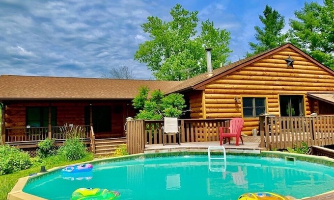 Lansing Cabin | Village Creek Lodge 7bedroom Cabin with Pool, Fishing Pond & Hot Tub Jacuzzi