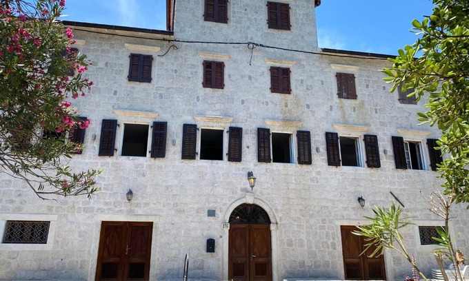 Prcanj Hotel | VillaOldMariner