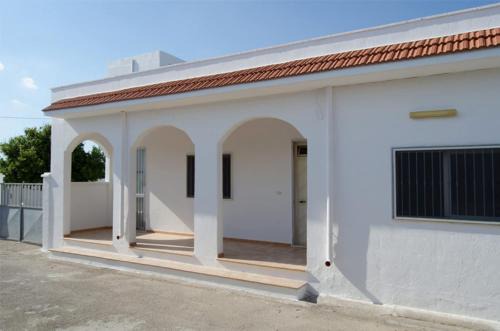 Specchiarica House | Villetta Misia con Piscina a 350 mt dalla spiaggia Specchiarica di San Pietro in Bevagna