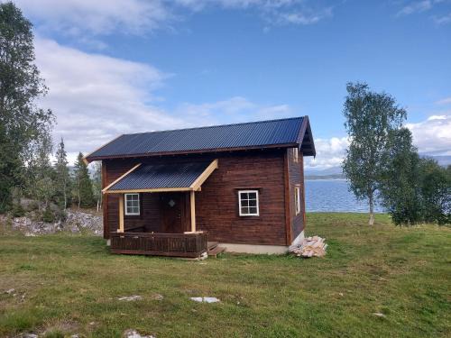 Hattfjelldal House | Villmarksgård, hytte ved vannet