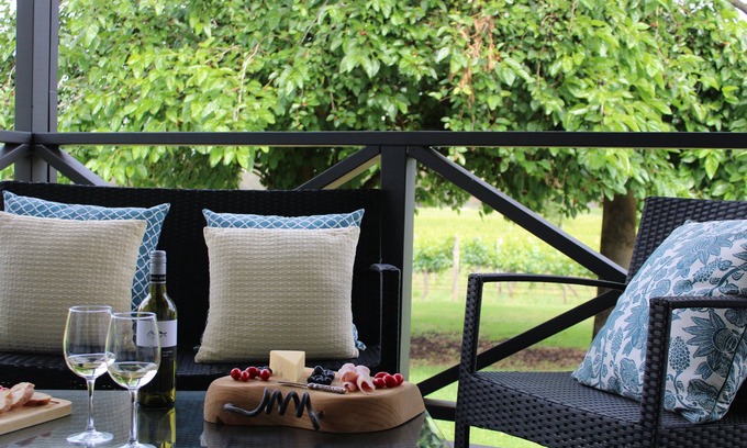 Baskerville Cottage | Vineyard Cottage at Upper Reach Winery