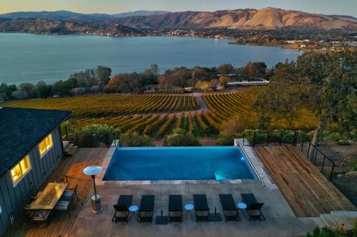 Clear Lake House | Vineyard Setting With 180 Panoramic Lake Views