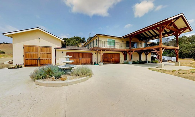 Santa Barbara House | Vineyard Vista Ranch Retreat