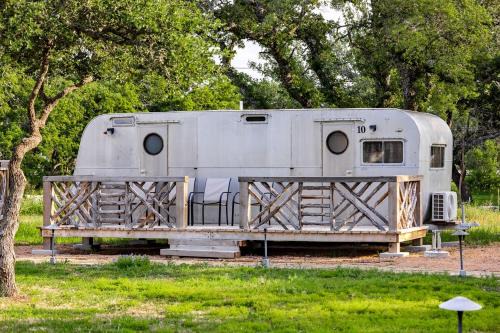 Spicewood House | Vintage Camper Amazingly Equipped Great for a Unique Getaway in Texas