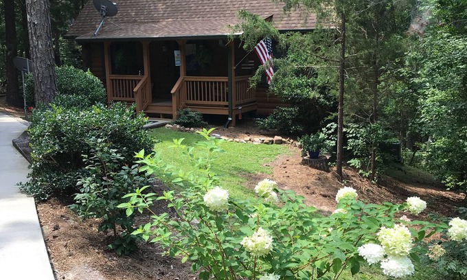 Pine Mountain Cabin | Visit Callaway's Fantasy in Lights with us at Serenity Cabin - Fiber Wifi!