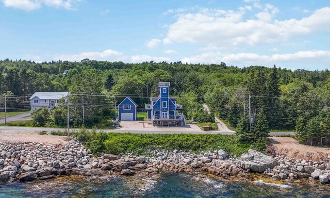 Fox Point House | Vista Del Mar 596 - Main House