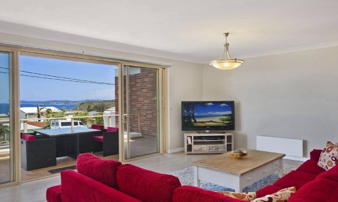 Forresters Beach House | VISTA DI MARE | Short walk to beach | Accom Holidays
