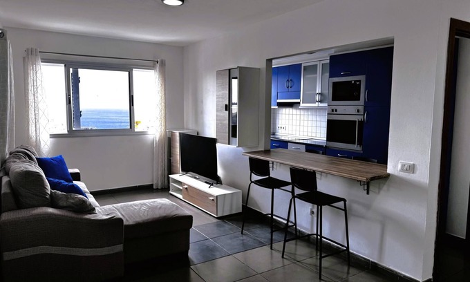 Galdar Apartment | Vivelorural comfy apartment wifi & beach -Gáldar
