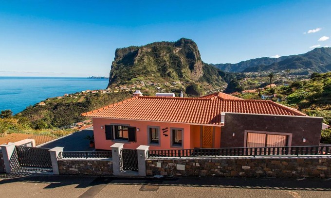 Faial House | Vivenda Fortim