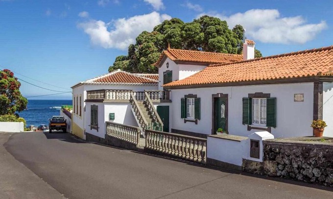 Praia da Vitoria House | Vivenda Gomes AL