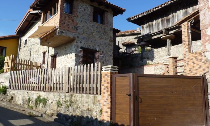 Peruyes House | Vivienda Vacacional La Cantera