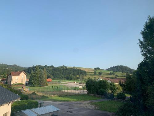 Lepanges-sur-Vologne Apartment | Votre havre de paix avec vue sur les montagnes à 20 minutes de Gerardmer