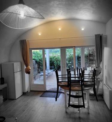 Montaigut-le-Blanc Apartment | voute atypique