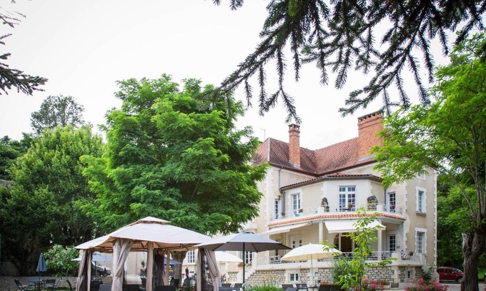 Excideuil Bed & Breakfast | Vue du Château d'Excideuil en chambres