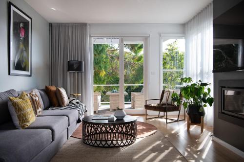 Daylesford House | Vue Lake Daylesford Villa- lakeside luxury
