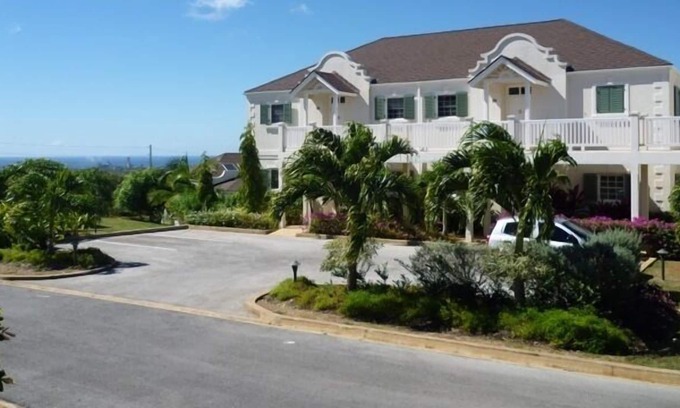 Vuemont Apartment | Vuemont 251 Apartment with panoramic West Coast views