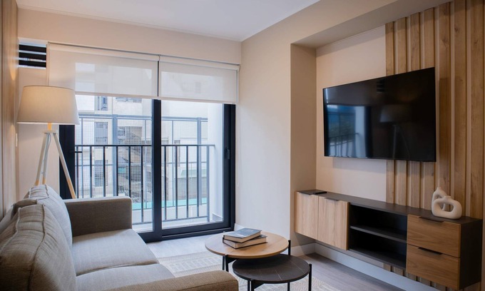 Leuro Apartment | w Impressive 1BR w Balcony in Miraflores