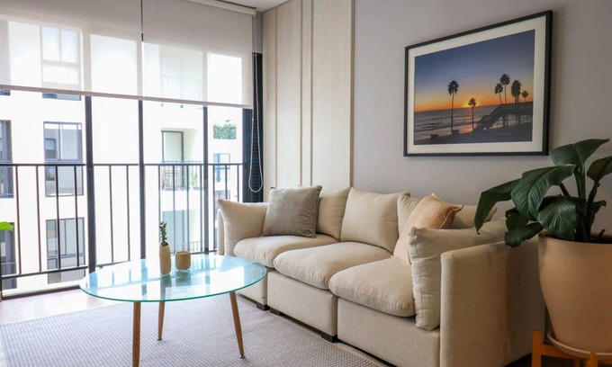Santa Cruz Apartment | w Lively 2BR With Balcony in Miraflores