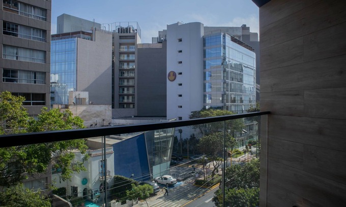 Leuro Apartment | w Striking 2BR w Terrace in Miraflores