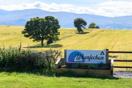 Eglwysbach Cabin | Waenfechan Glamping with Hot Tubs