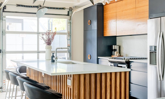 Waller Creek District House | Walk Downtown & Live in Modern Luxury