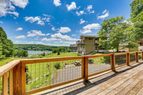 Alpine Lake House | Walk to Alpine Lake Terra Alta Cabin with Deck
