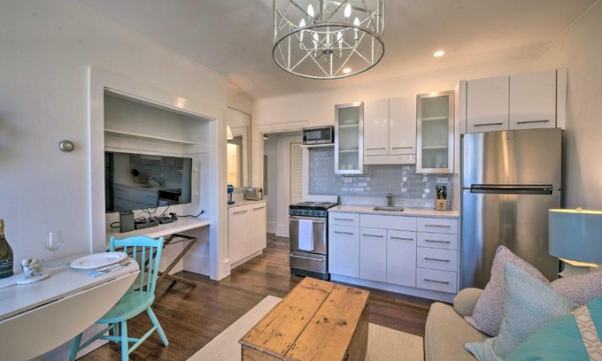 Nantucket Town Apartment | Walk to Attractions Couples Retreat in Nantucket