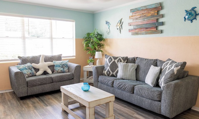 Ormond-by-the-Sea Cottage | Walk to beach Cottage