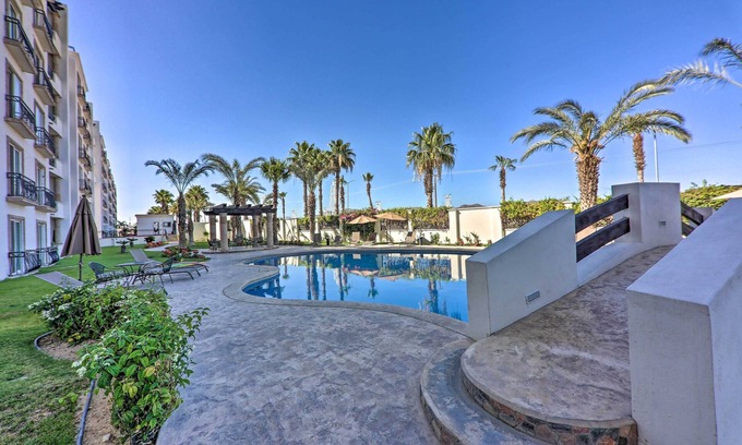 El Medano Ejidal Apartment | Walk to Beach: Modern Cabo Condo w/Balcony!