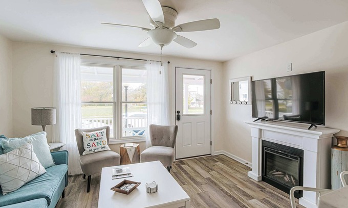 Cape Charles House | Walk to Beach & Park, Firepit & BBQ - Deja Blu I