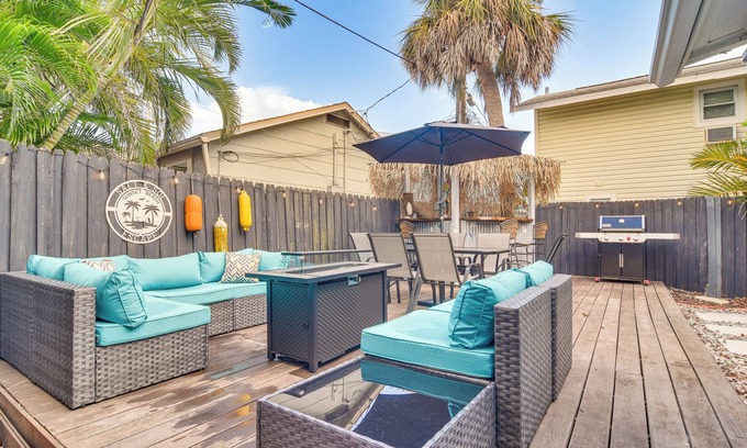 Sunset Beach House | Walk to Beach: Treasure Island Gem w/Golf Cart!
