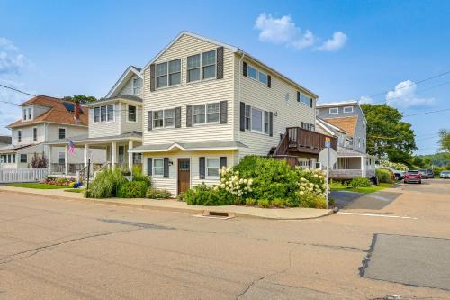 Momauguin House | Walk to Beaches Sunny East Haven Home with Grill