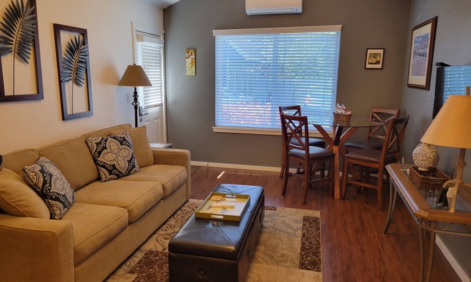 Old Bend Apartment | WALK TO DOWNTOWN & OLD MILL-1 BLOCK TO THE RIVER-MODERN/ATTRACTIVE 1 BDR SUITE