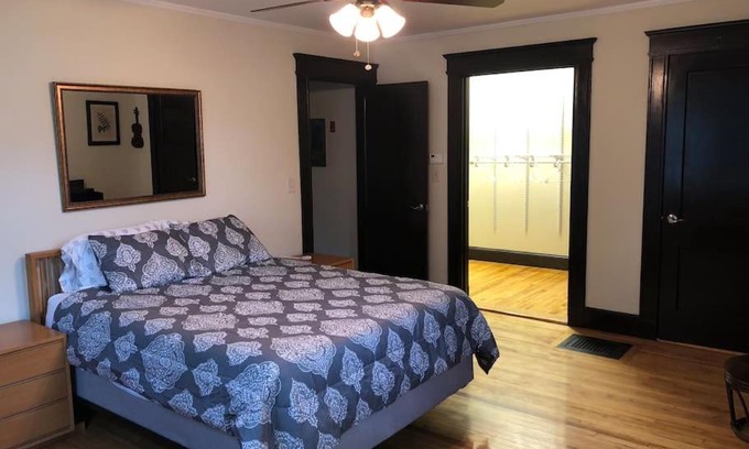 Salem Apartment | Walk to Downtown Salem