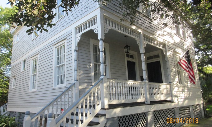 Central Business District House | Walk to everything Downtown